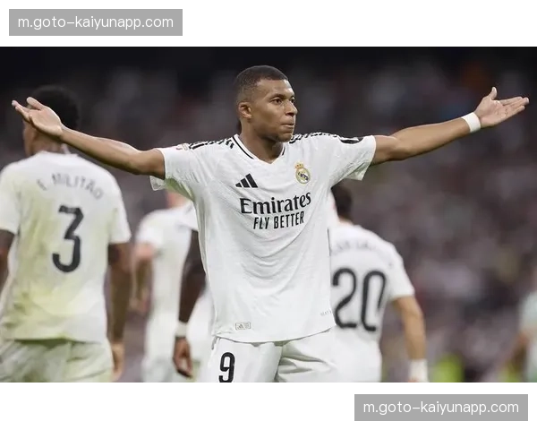 皇马凭借姆巴佩两粒点球2-1逆转马赛，卡瓦哈尔红牌十人作战